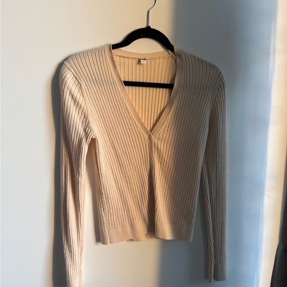 Uniqlo Tops - Uniqlo Beige Ribbed Knit V-Neck Sweater